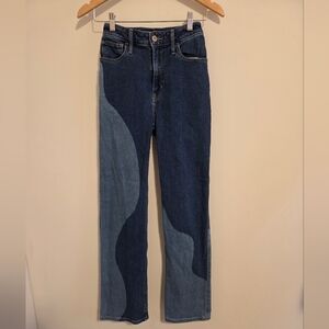 Hollister Ultra High-Rise Dad Jeans With Wavy Two-Toned Blue Denim Pattern